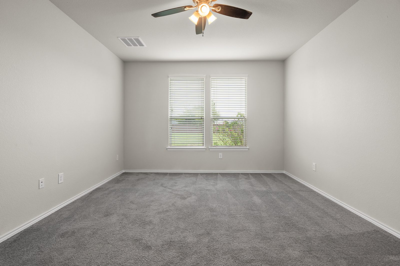 The same primary bedroom empty
